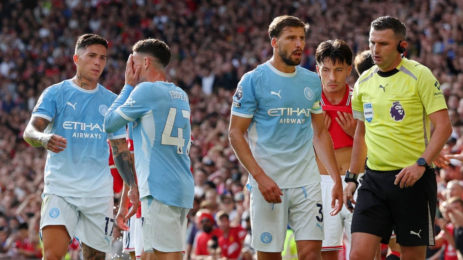 Controversy over Manchester derby red card decision involving Foden and Fernandes